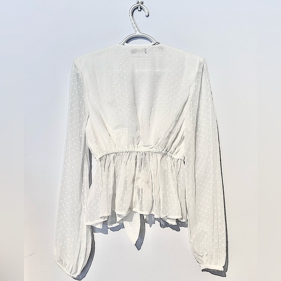 ⭐️2/$35 NWT boohoo chiffon tie front blouse (white) - Picture 2 of 2